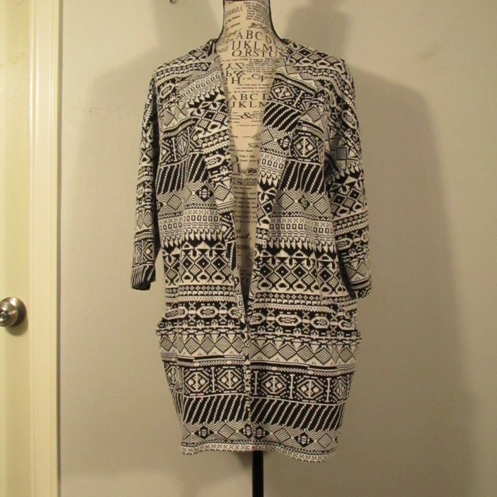 Black and White Patterned Women's Cardigan